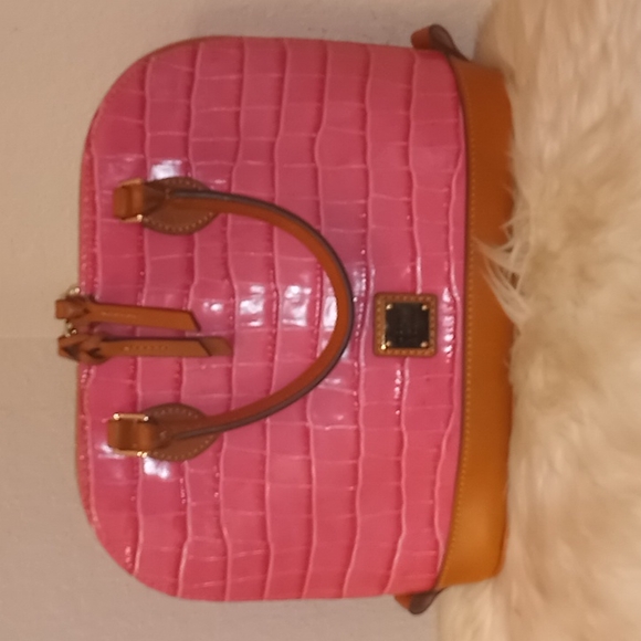 Dooney & Bourke Handbags - Dooney & Bourke Zip Zip Satchel Leather Handbag 👜